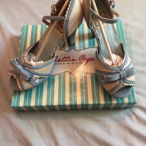 Brand new pair of two-tone vintage heels